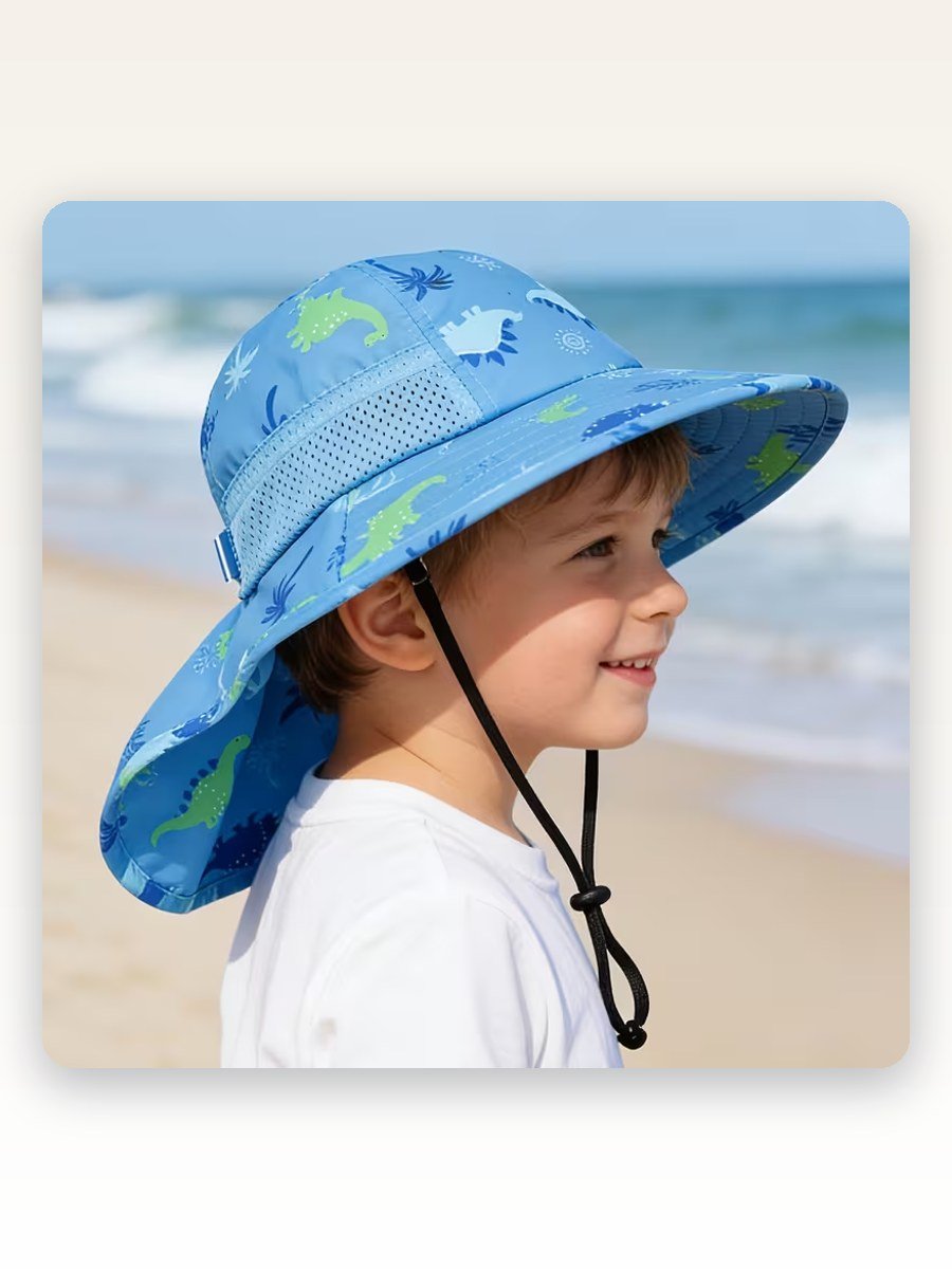 Bob anti-UV enfant Dino Ciel Mon Petit Soleil sur la plage